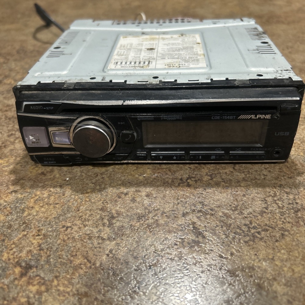 Alpine CDE-154BT Radio AM/FM/Aux CD Player Bluetooth 50x4, In Dash, Very Clean